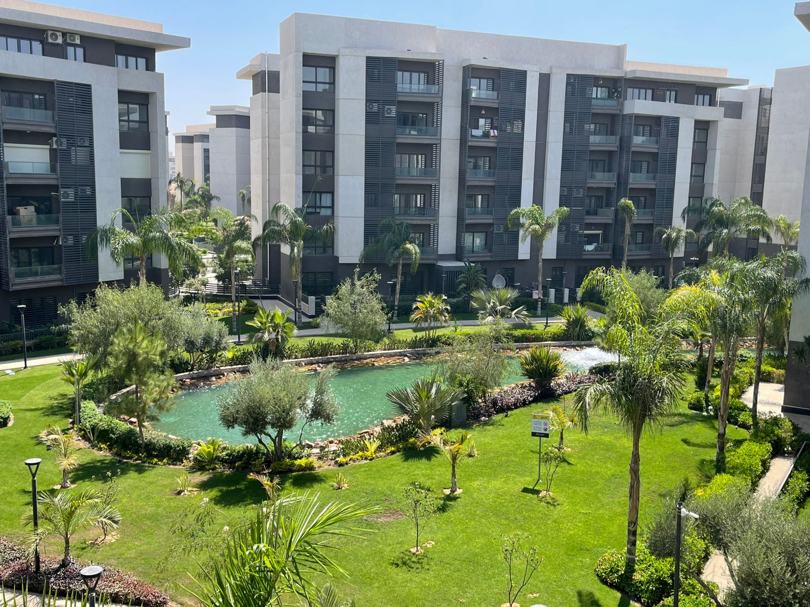 شقة في مدينتي 131 م2 للإيجار قانون جديد 25,000 ج 